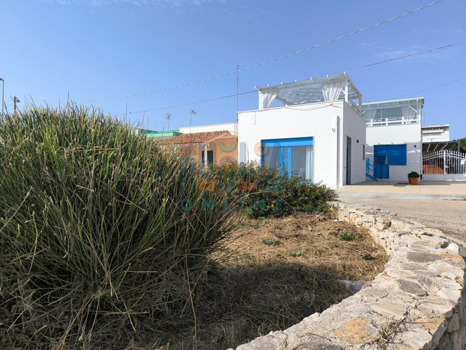 Bilocale Blue House Fronte Mare, A Posto Rosso Leilighet Capilungo Eksteriør bilde